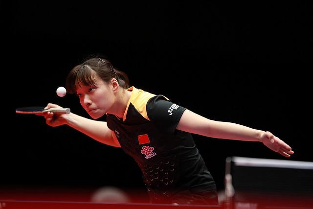 一个愿意砸 一个愿意砸